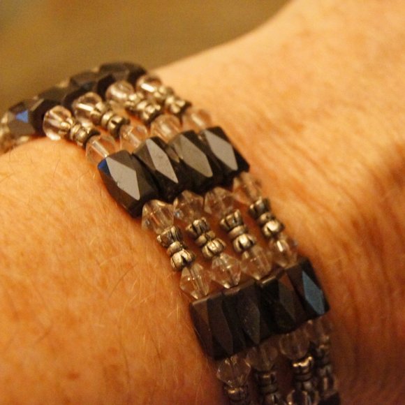 Magnetic Wrap Bracelet Black and silver beads 36" - Picture 8 of 12